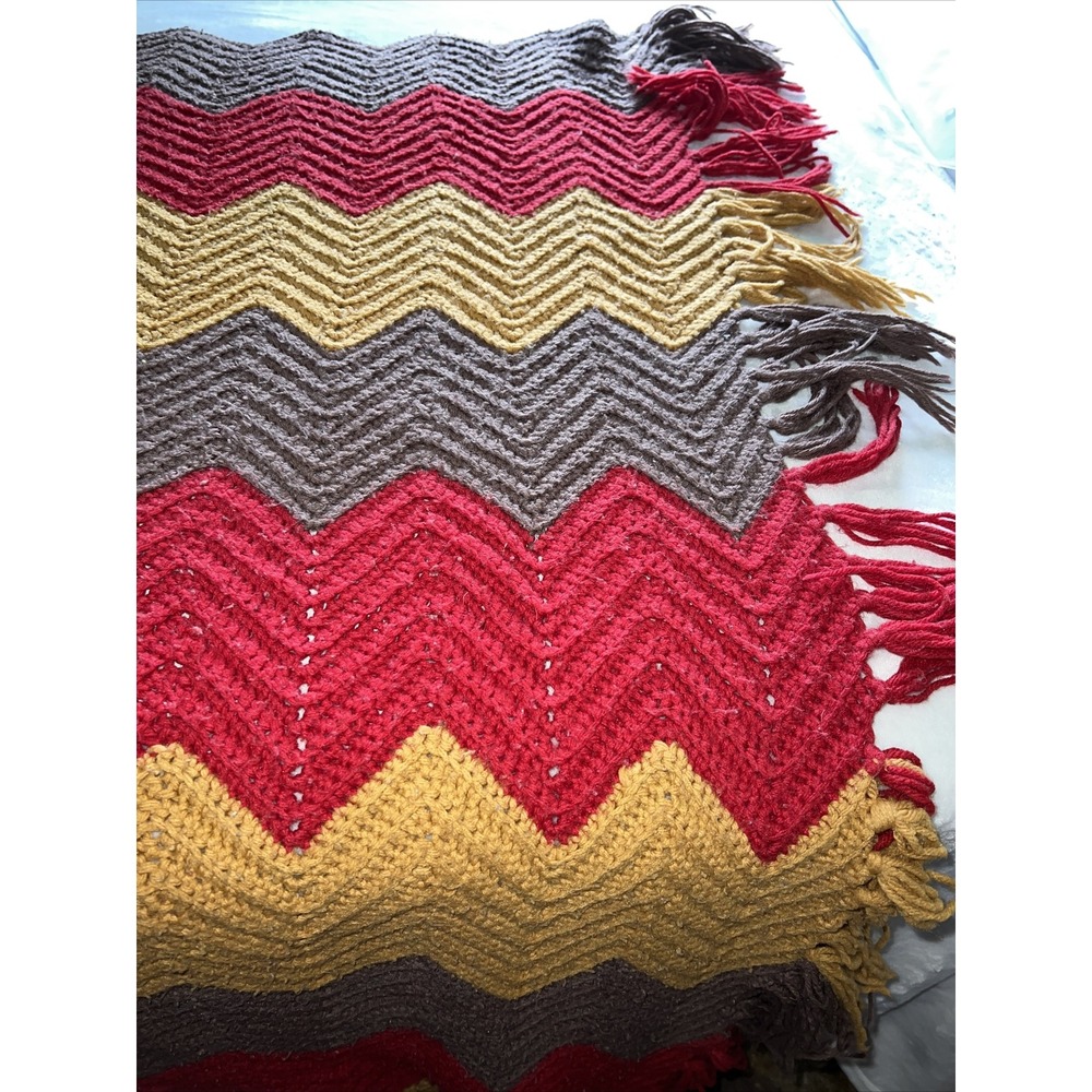 VINTAGE  Fringed ZIG ZAG Large 62"/84"HAND‎ CROCHET SOFT wool  BLANKET